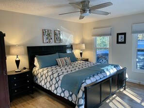 4 Schlafzimmer, Schreibtisch, Bügeleisen/Bügelbrett, Reisekinderbett