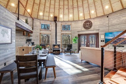 Shenandoah Yurt: Hot Tub~Wood Stove~WiFi~EVcharger