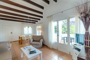 TV, DVD player - 3 Bedroom Villa, Private Pool, Close to the beach, Binibeca (Binibeca)