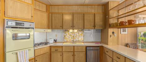 Køkkentøj/tallerkener/redskaber