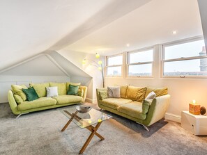 Living area - Walpole Heights Penthouse (Margate)