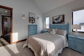 6 slaapkamers, een strijkplank/strijkijzer, reisbedje, gratis wifi
