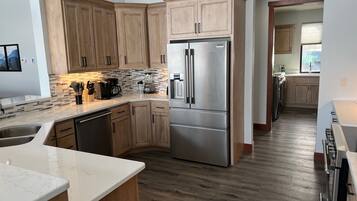 Frigorífic, microones, forn i placa de cuina