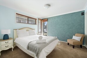 4 bedrooms, iron/ironing board, WiFi, bed sheets