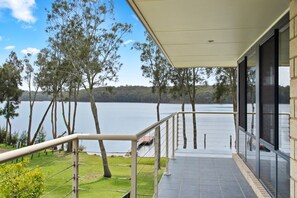 Terrace/patio - The Lake House - Holiday Home (Kings Point)