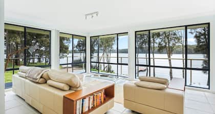 The Lake House - Holiday Home