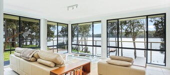 The Lake House - Holiday Home