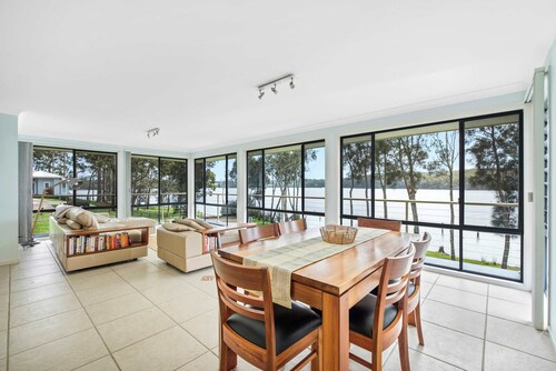 The Lake House - Holiday Home