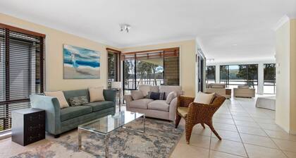 The Lake House - Holiday Home