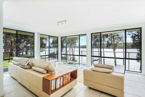 The Lake House - Holiday Home