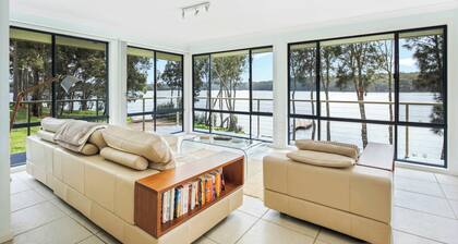 The Lake House - Holiday Home