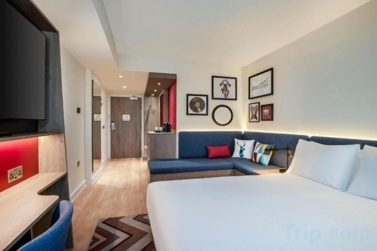 Queen Room-Accessible