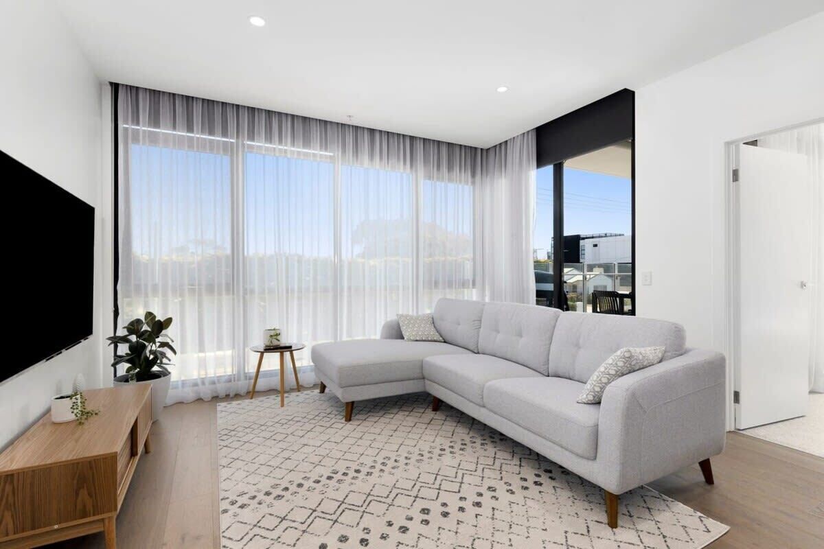 TV, Netflix, streaming services, offices