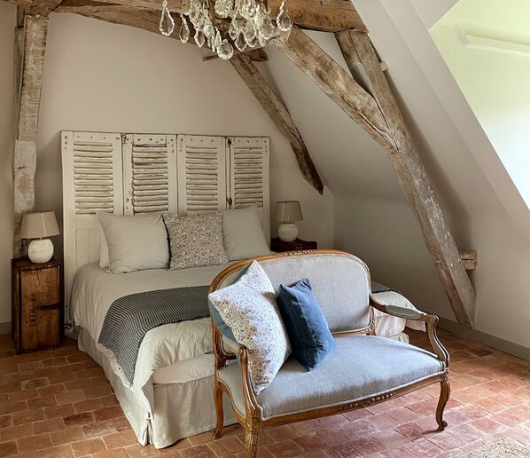 2 室のベッドルーム、アイロン / アイロン台、WiFi (無料)、ベッドシーツ