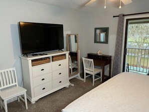 2 bedrooms, desk, iron/ironing board, WiFi