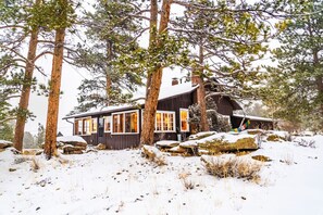 Exterior - Hot tub & fireplace! Historic cabin near Natl Park (Estes Park)