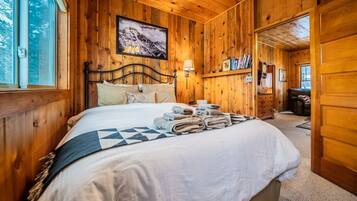 2 bedrooms, desk, iron/ironing board, travel cot