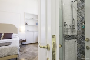 Classic Double Room, 1 Queen Bed | Egyptian cotton sheets, premium bedding, down comforters - Vin Novo Rooms & Apartments (Florence)