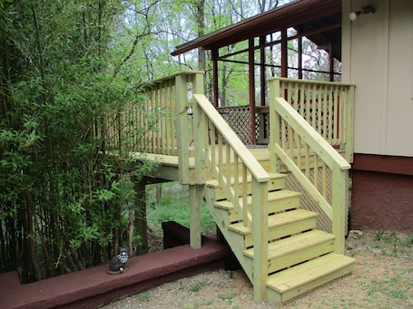 施設の敷地. Blue Mountain Cabin, secluded, perfect for couples, near main road