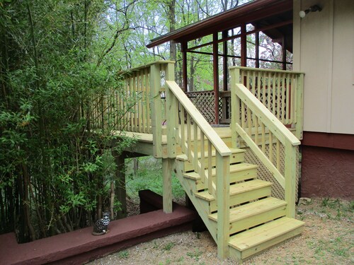Blue Mountain Cabin, secluded, perfect for couples, near main road