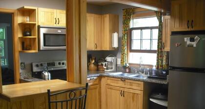 Blue Mountain Cabin, secluded, perfect for couples, near main road
