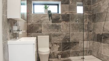 Kır Evi | Banyo | Duş, saç kurutma makinesi