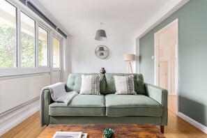 케이블 채널 시청이 가능한 37인치 TV, 넷플릭스, 스트리밍 서비스