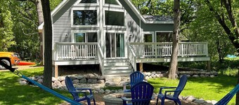 The Lake House, just steps to the lake!