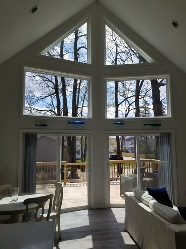 The Lake House, just steps to the lake!