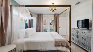 Room - Know Fun In Florida!!! Entire house short drive to Beach. Pets Welcome (Largo)