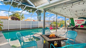 Outdoor dining - Know Fun In Florida!!! Entire house short drive to Beach. Pets Welcome (Largo)