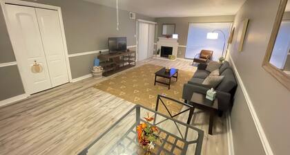 Cozy condo in quiet wooded neighborhood - 5 min to Johnston Willis