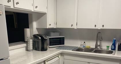 Cozy condo in quiet wooded neighborhood - 5 min to Johnston Willis