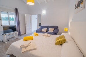 4 bedrooms, desk, iron/ironing board, travel crib