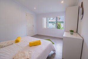 4 bedrooms, desk, iron/ironing board, travel crib