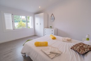 4 bedrooms, desk, iron/ironing board, travel crib