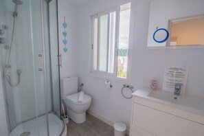 Bathtub, hair dryer, towels, toilet paper