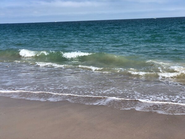 Sun-loungers, beach towels - Island Apartment in the Heart of Jamestown (Jamestown)