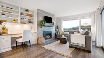 Smart TV, fireplace