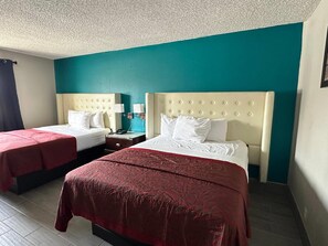 Cortinas blackout, tabla de planchar con plancha y wifi gratis 