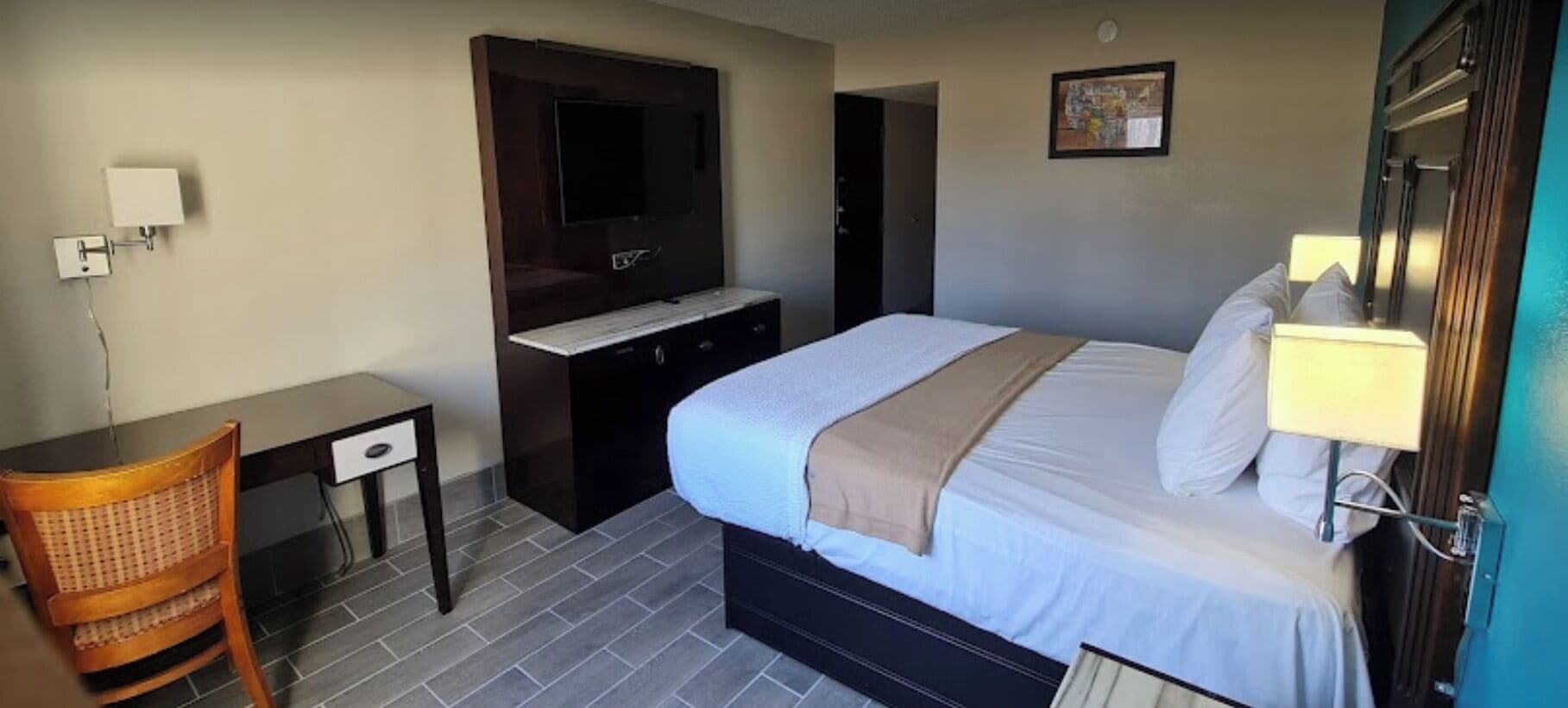 遮光窗簾/窗簾、熨斗/熨衫板、免費 Wi-Fi