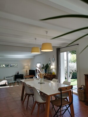 Interior - Villa with swimming pool without vis-à-vis, quiet. (Congénies)