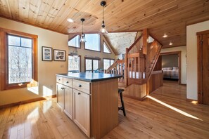 Interior - 39 Adams Wulff - Large and spacious home with a hot tub! (Rangeley)