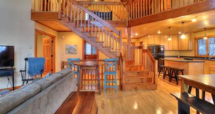 39 Adams Wulff - Large and spacious home with a hot tub!