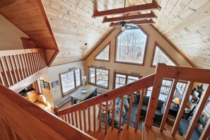 Smart TV, fireplace, table football, books - 39 Adams Wulff - Large and spacious home with a hot tub! (Rangeley)