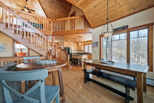 39 Adams Wulff - Large and spacious home with a hot tub!