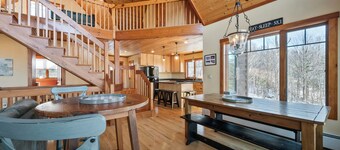 39 Adams Wulff - Large and spacious home with a hot tub!