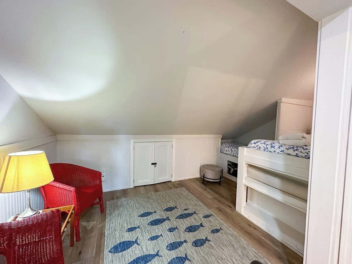 4 slaapkamers, een strijkplank/strijkijzer, gratis wifi, beddengoed