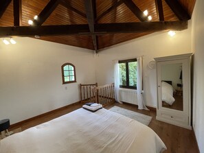 8 bedrooms, iron/ironing board, free WiFi, bed sheets