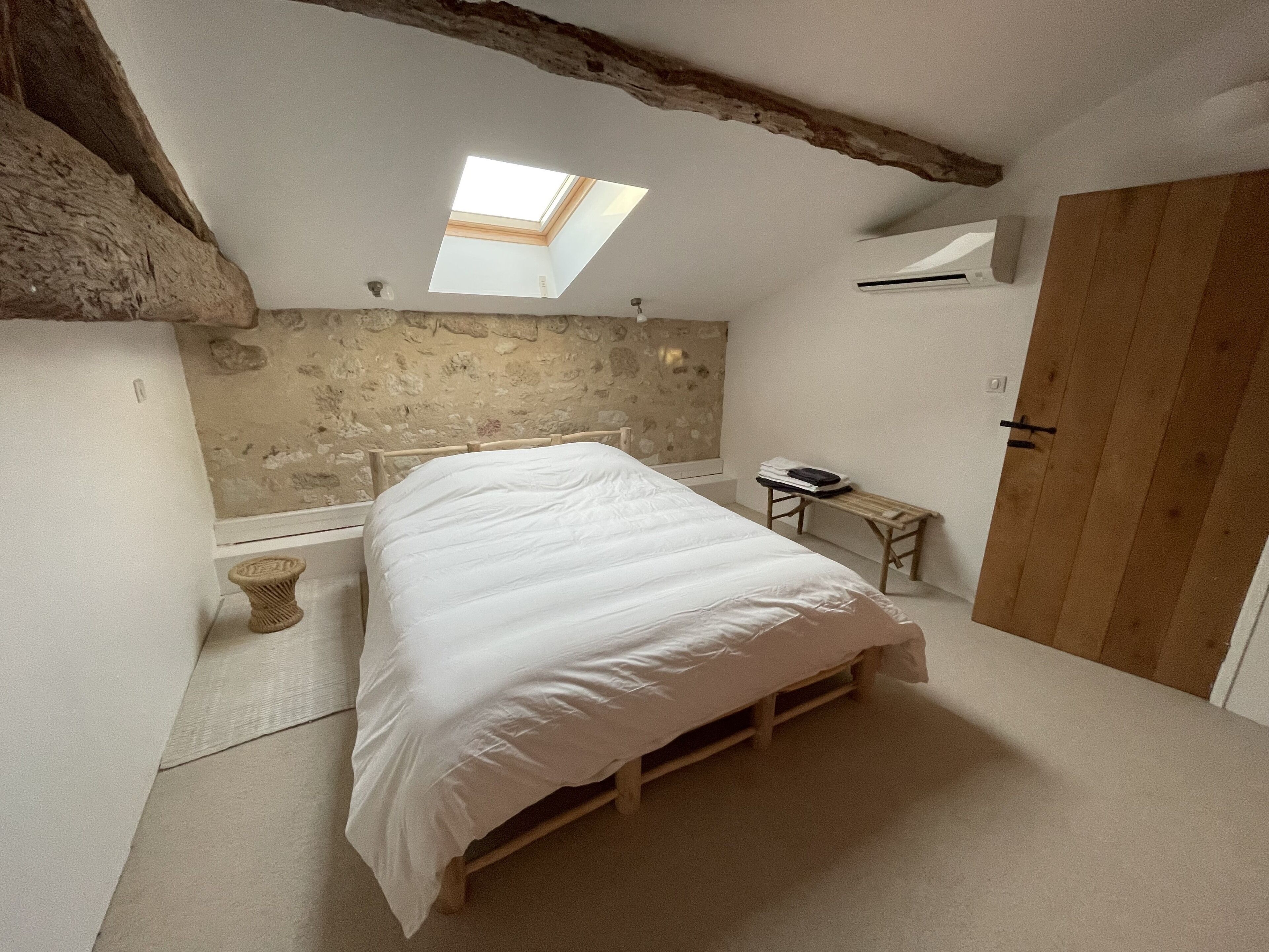 8 slaapkamers, een strijkplank/strijkijzer, gratis wifi, beddengoed